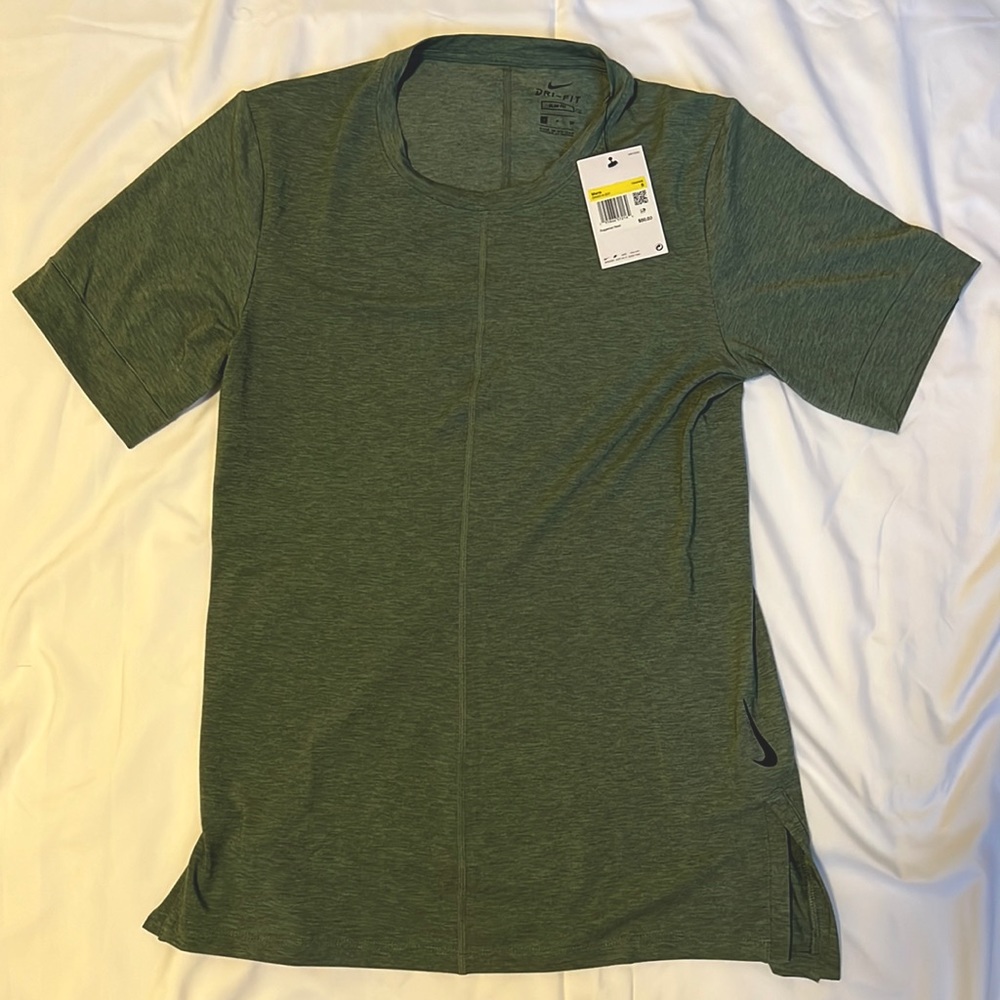 Nike yoga dri-fit training shirt Green DN4314-337 NWT small slim fit